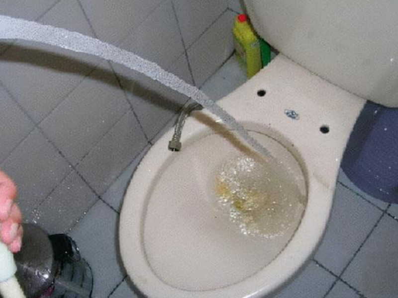 西安专业维修安装马桶，西安换地漏，修水龙头软管