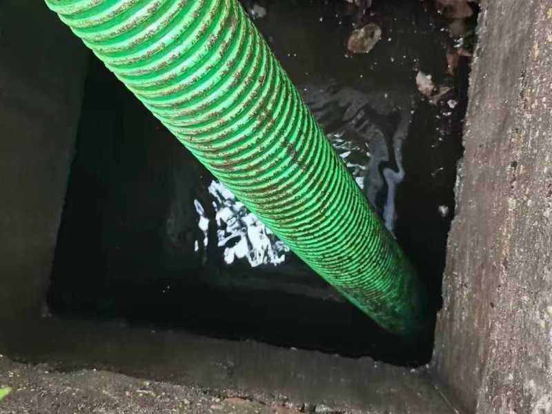 西安污水池清理服务公司 专业强力吸污车